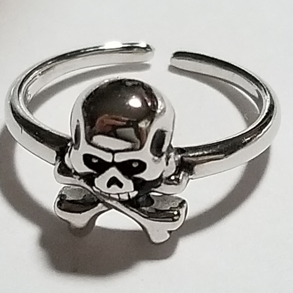 Sterling Silver Skull Toe Ring - Picture 2 of 7